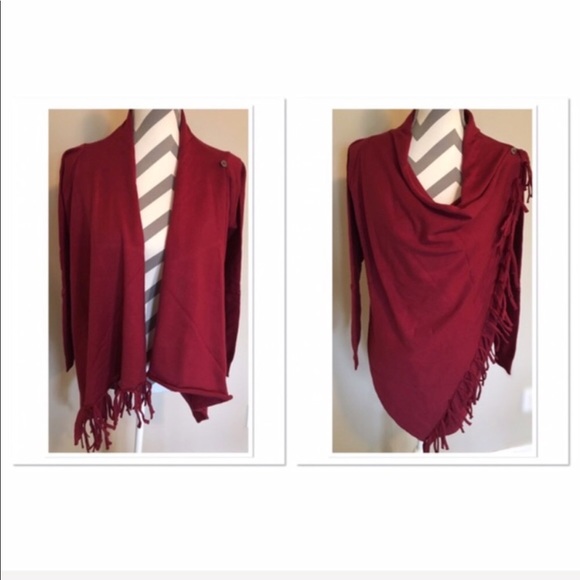 🚨CLOSET CLOSING🚨 Red Open Front or Button Poncho/Shrug/Cardigan - Picture 3 of 4